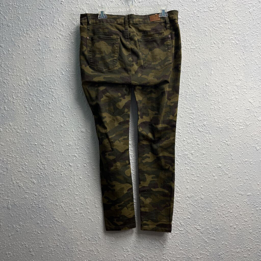 Distressed Camo Skinny Fit Jeans