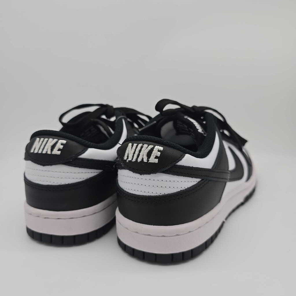 Nike Dunk Low - womens sneakers - LIKE NEW! - Size 6.5