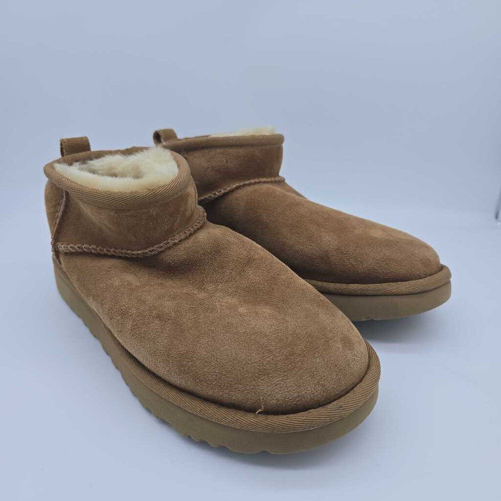 Ugg - Womens Short Boots - Size 6