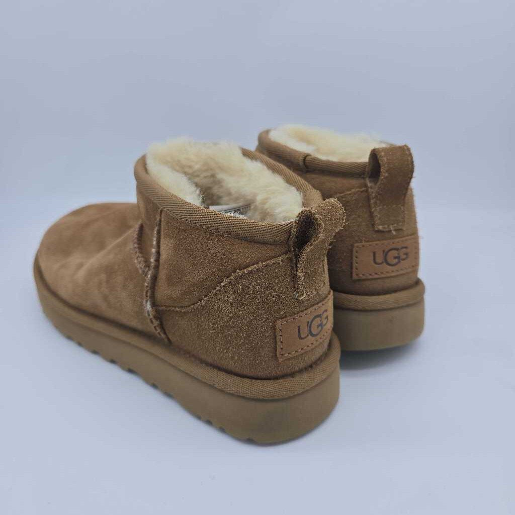 Ugg - Womens Short Boots - Size 6