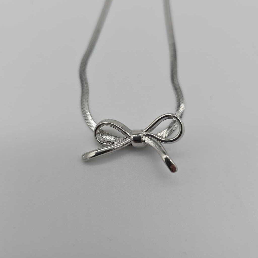 Bow Necklace