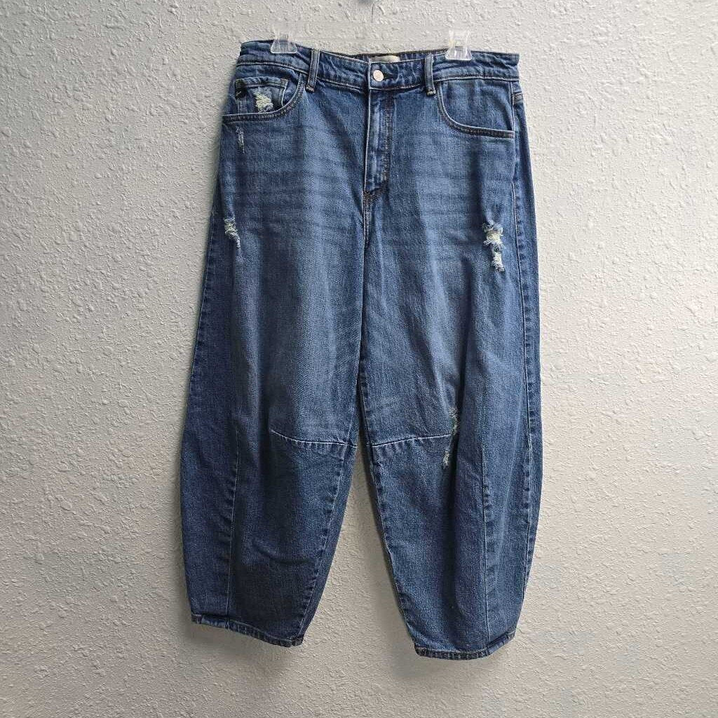 Distressed Barrel Jeans